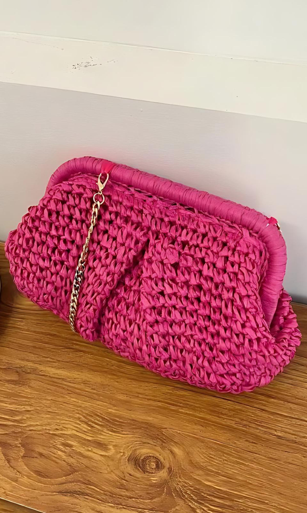 TIDE:  Stilvolle Rattan-Clutch